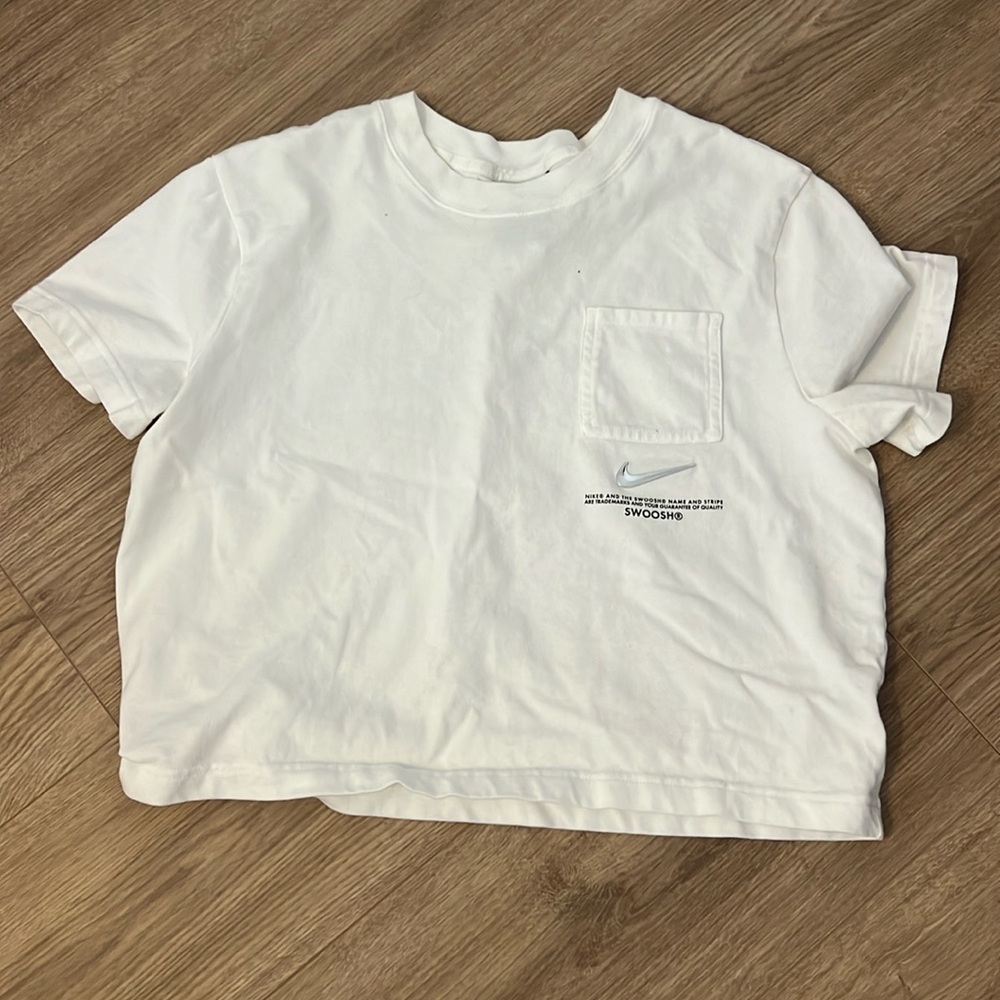 nike crop t shirt